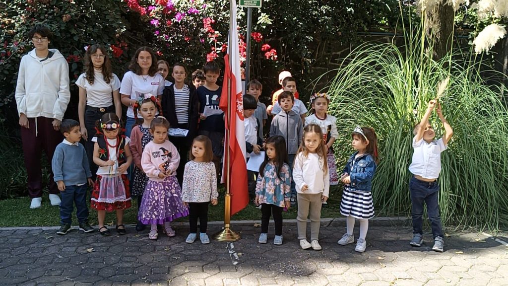 OBCHODY DNIA NIEPODLEGŁOŚCI  W SZKOLE POLSKIEJ IM JANA ZYCHA PRZY AMBASADZIE RP W MEKSYKU